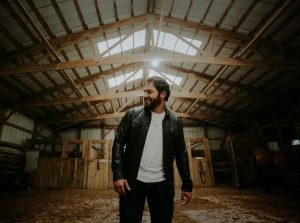 Read more about the article “Pourin’ Whiskey on Lonely”: Orlando Mendez Serves Heartbreak with a Shot of Hope