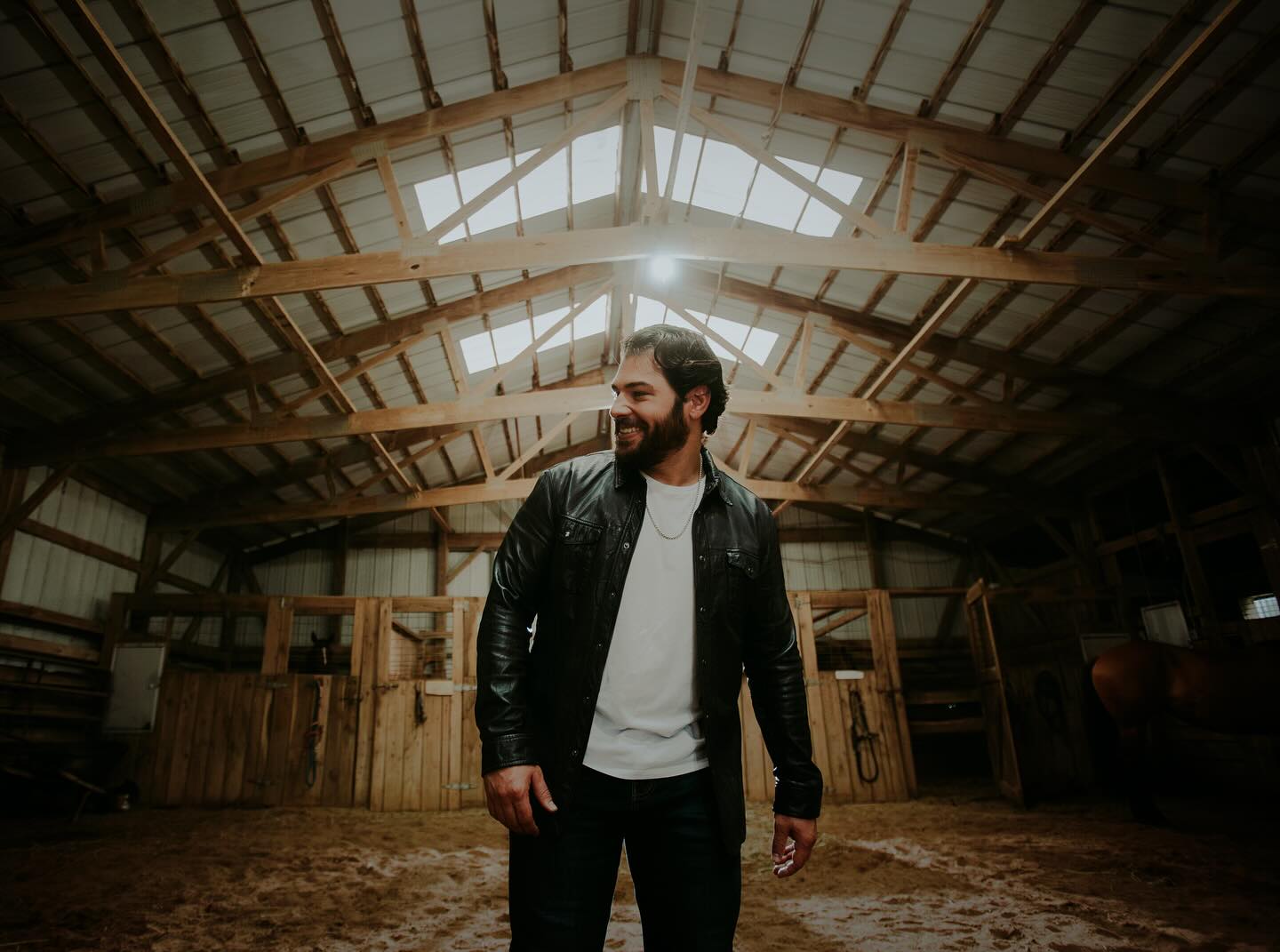 Read more about the article “Pourin’ Whiskey on Lonely”: Orlando Mendez Serves Heartbreak with a Shot of Hope