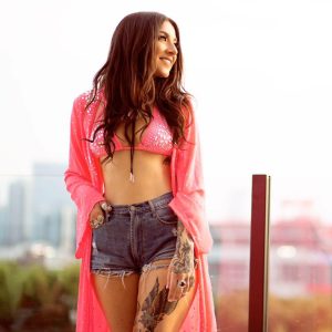 Read more about the article Sheyna Gee Strikes Gold with ‘Broke’: A Rich Reminder of What Really Matters